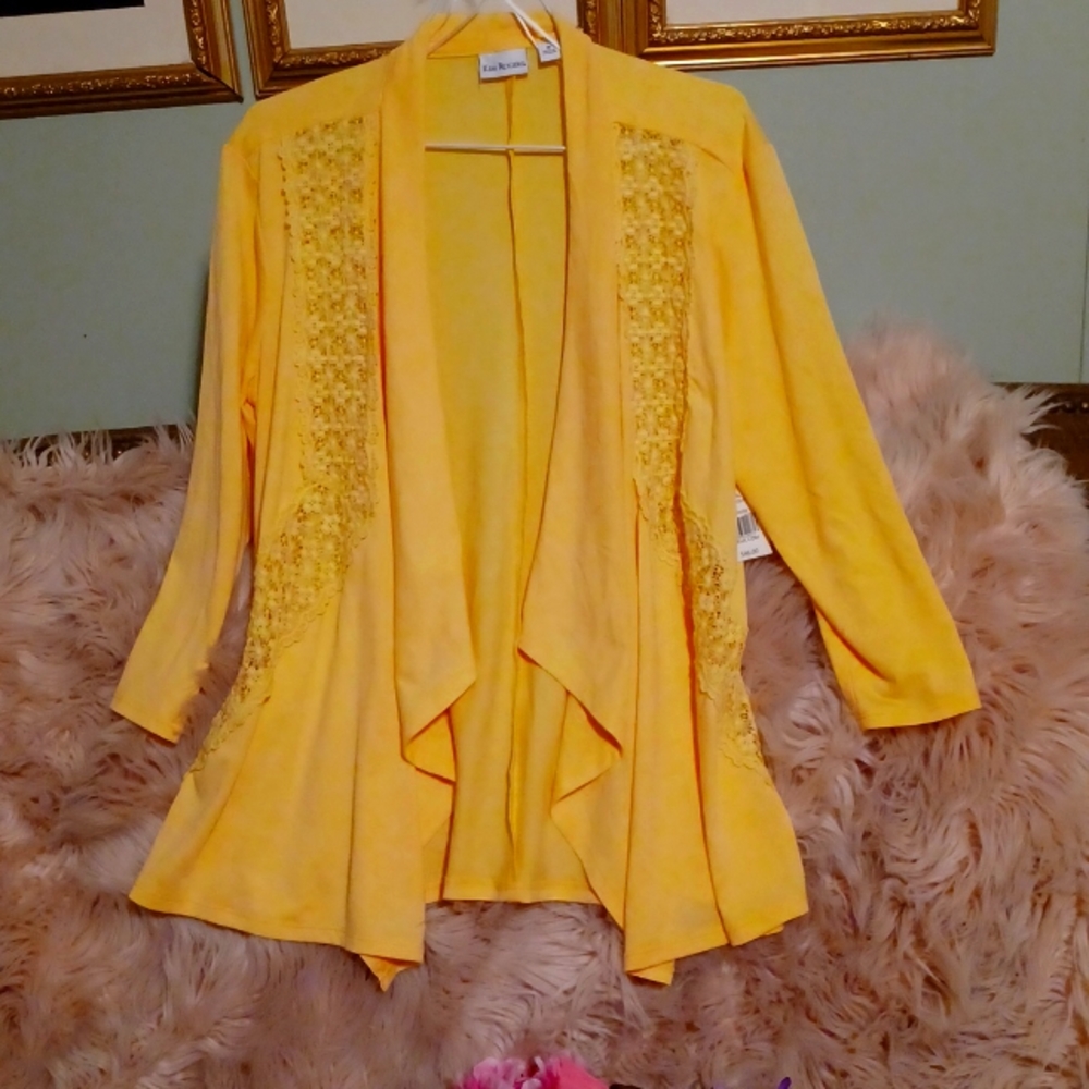 💐💐NWT BEAUTIFUL CARDIGAN